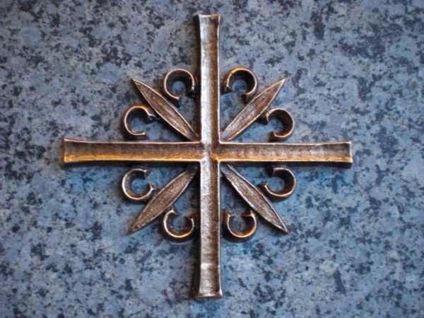 Bronzekreuz – Grabzubehör, Steinmetzbetrieb Fritz Reuter München