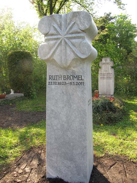 Blauperle – Reihensteine, Steinmetzbetrieb Fritz Reuter München
