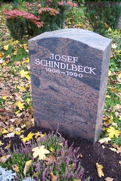 Hallandia stehend – Urnen- & Kissensteine, Steinmetzbetrieb Fritz Reuter München